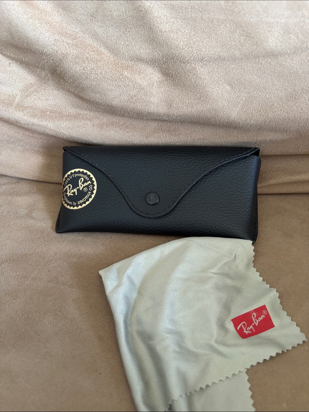 Ray-Ban Black Sunglasses Case with Cream Cleaning Cloth